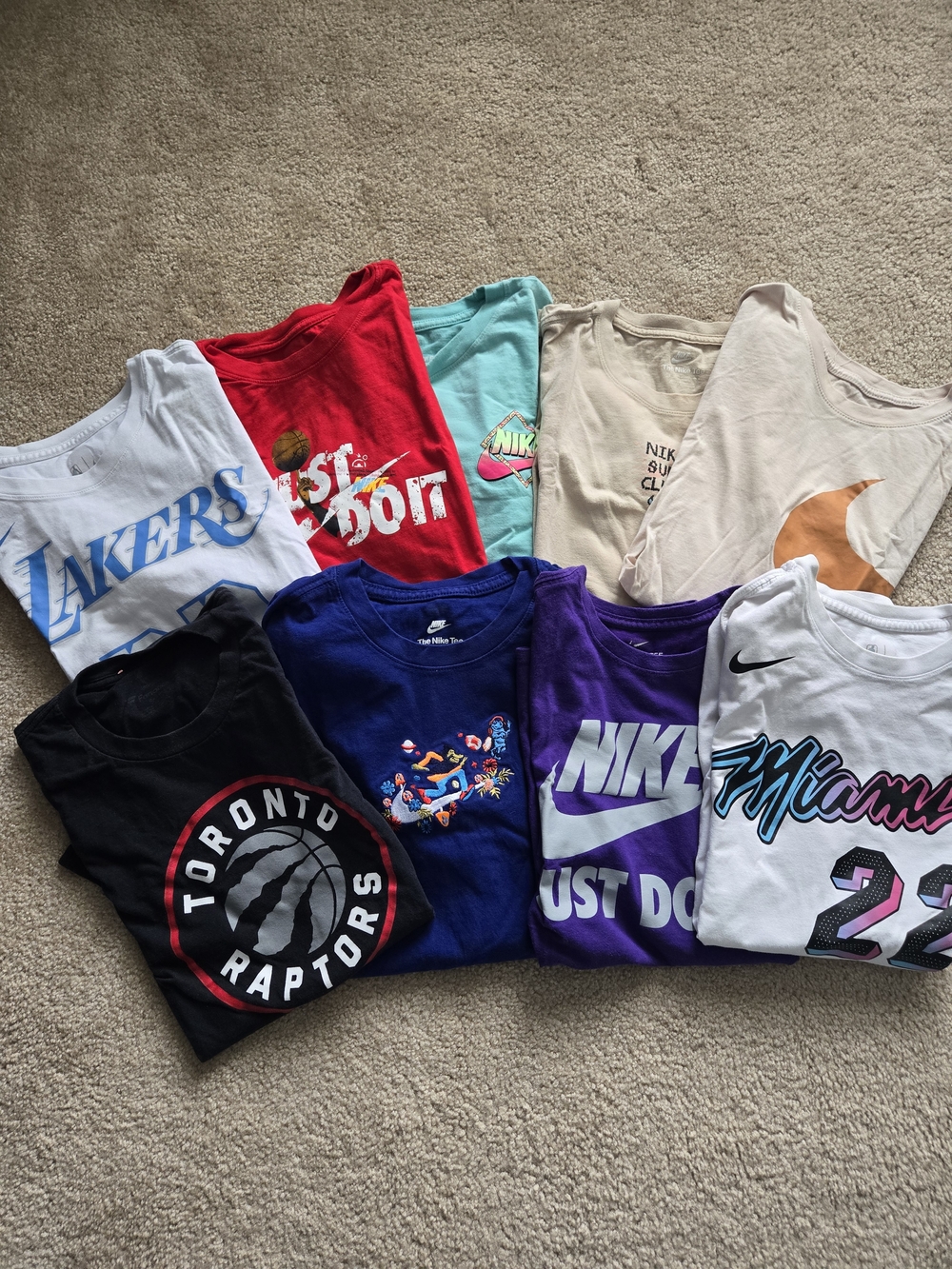 Multiple Nike T-shirts Mens Size Small
